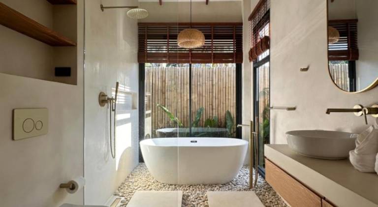 Villa with pool — photo 2