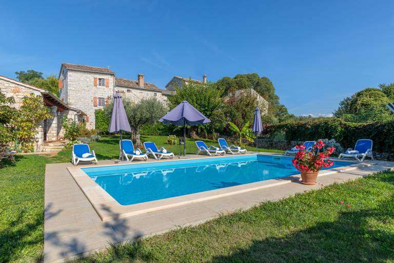 House with garden, terrace & BBQ | Sea view in Porec