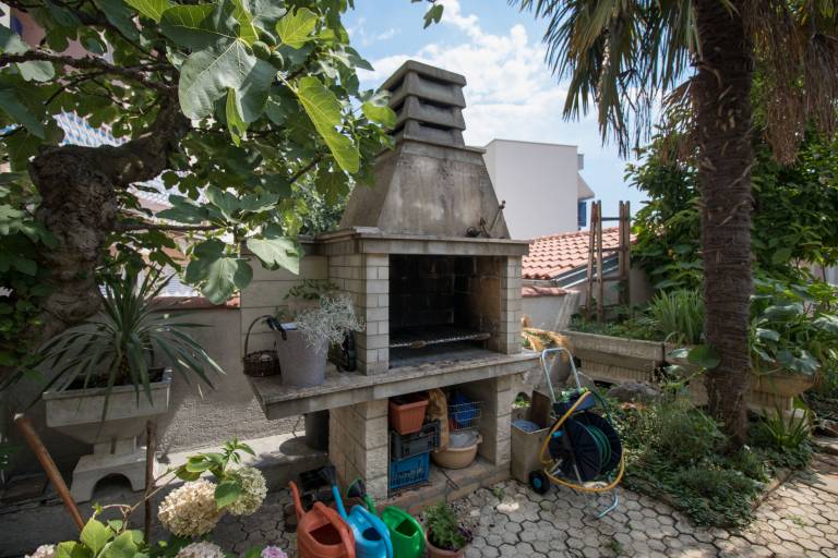 Fully equipped apartment with yard, patio & grill | Garden view | Next to the beach | Dogs allowed — photo 5