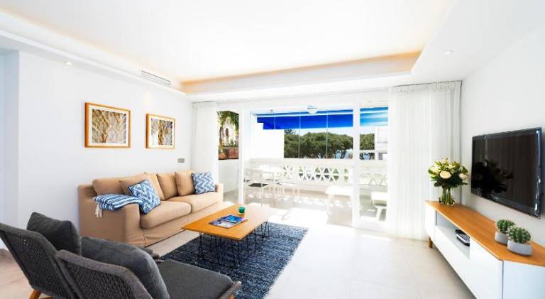 Modern 2 Bedroom Apartment, with Sea Views, in Playas del Duque - Puerto Banus — photo 2