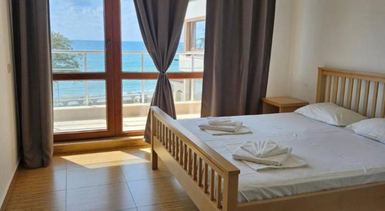 Big apartment with terrace, private pool & garden | Dogs allowed in Balchik