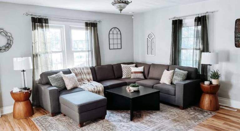 Nice vacation home | Dogs allowed in Middleburg Heights, OH