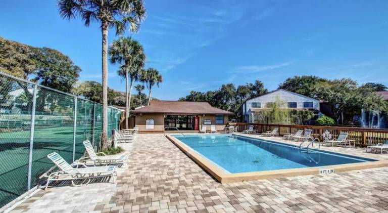 Vacation home with pool | Pet-friendly — photo 3