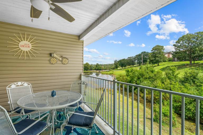 Condo with terrace | River view in Branson, MO