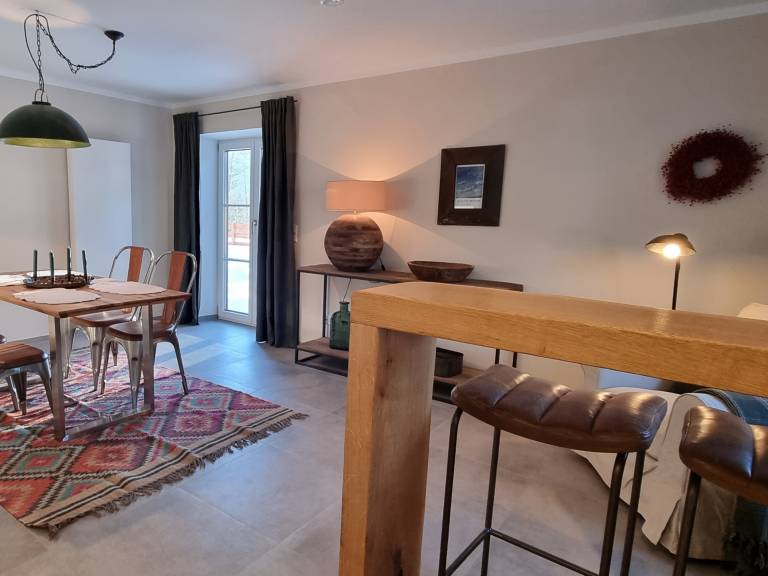 Vacation home with yard & terrace | Mountain view — photo 3