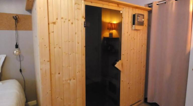 Chambres privees hyper-centre Epernay lit 160x200cm — photo 3