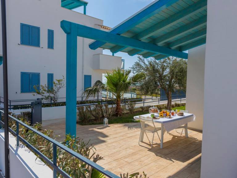 Holiday apartment with garden, pool & barbeque — photo 5
