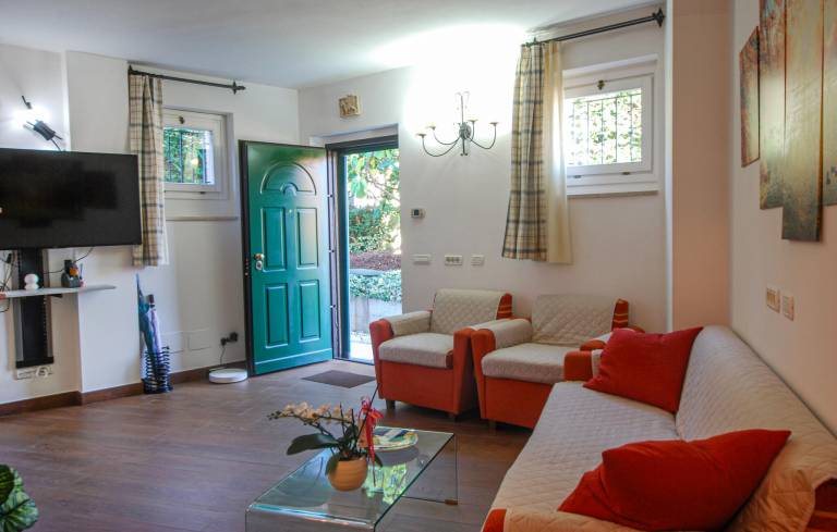 Ferienwohnung in Peglio, Urbania für max. 5 Personen