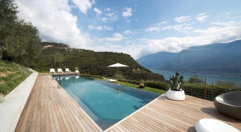 Holiday apartment with hot tub, pool & yard | Pets are welcome — photo 3