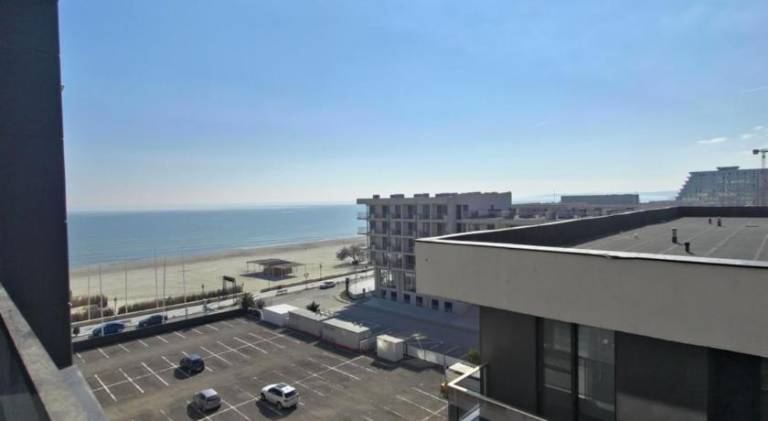 Holiday apartment with pool in Constanta