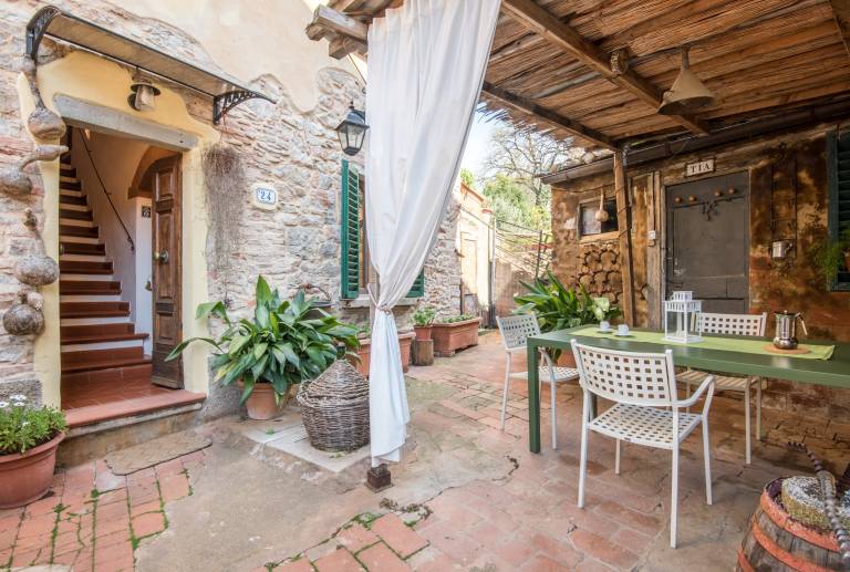 Holiday Home 'L'arco Della Fonte' with Private Terrace, Wi-Fi and Air Conditioning in Gaiole in Chianti