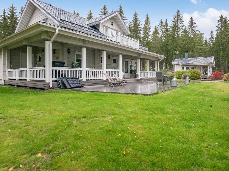 Vacation home with sauna & terrace | Nature view — photo 2