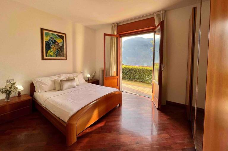Vacation Home “Charming House on the Lake” with stunning Lake View in Lezzeno