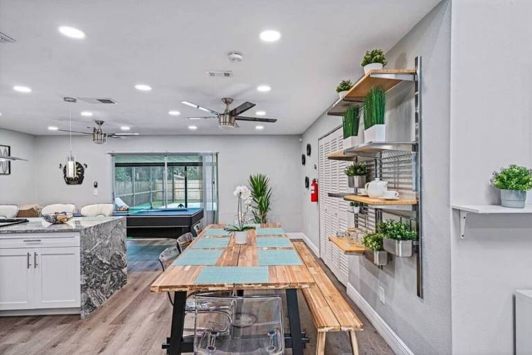 House  Valrico