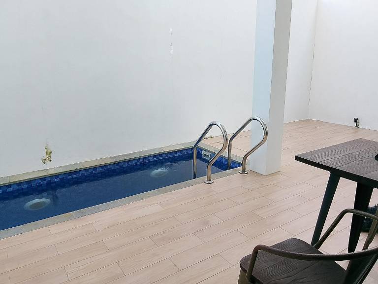 Pleasant vacation home with pool, yard & patio | Dogs allowed — photo 3