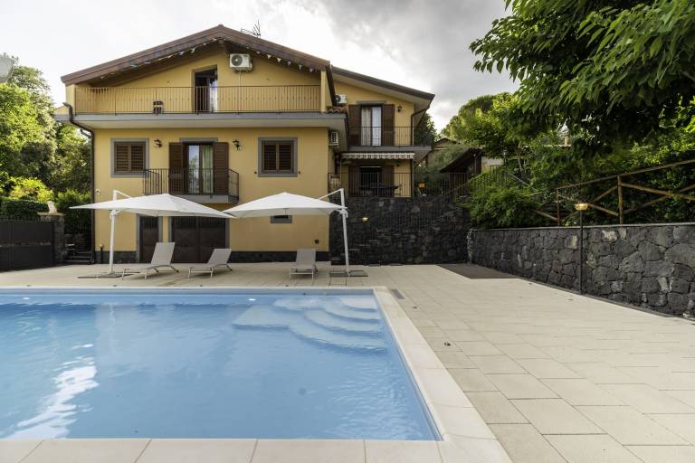 Villa  Trecastagni