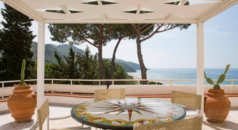 Holiday apartment with terrace, garden & private pool | Close to the beach | Dogs allowed — photo 3