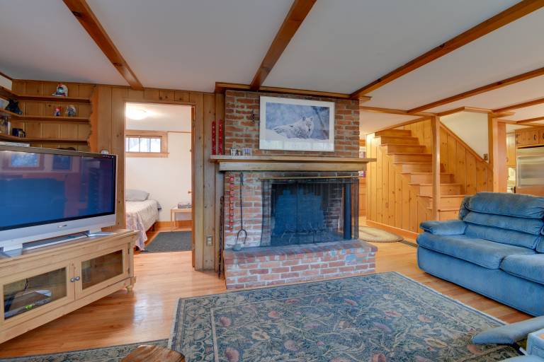 North Conway Home < Walk to Slopes at Cranmore! — photo 5