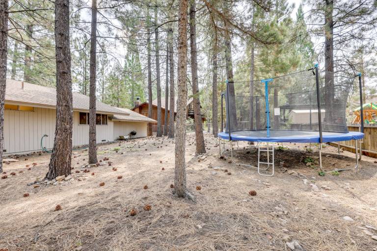 Game Room + Deck: Wooded Big Bear Lake Retreat — photo 3