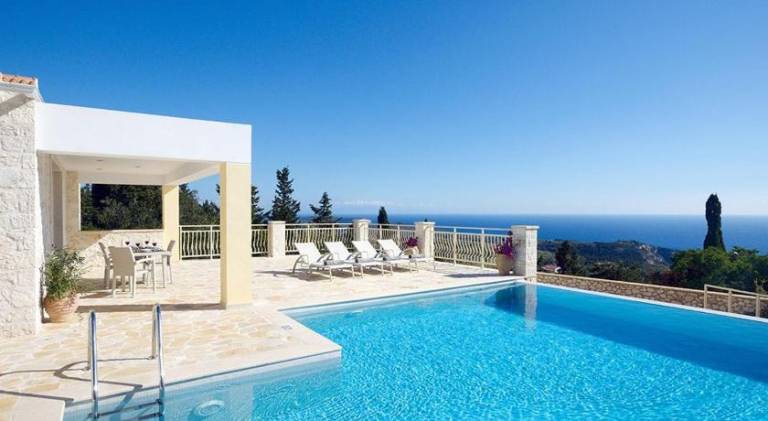 Holiday apartment with pool in Paxos