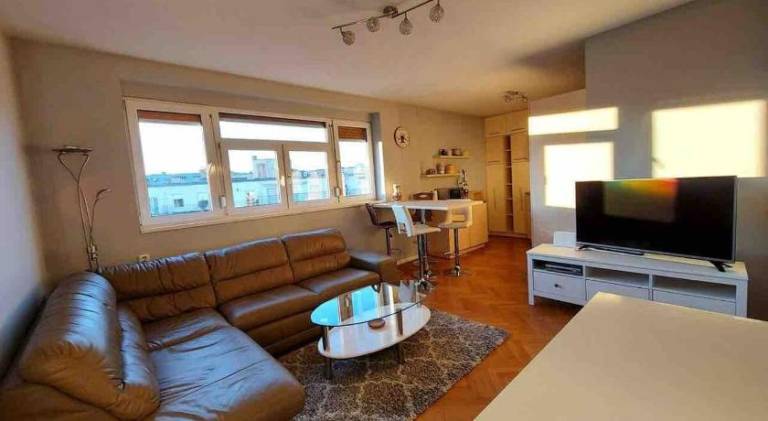 1-bedroom top floor apartment in heart of old town Bratislava — photo 2