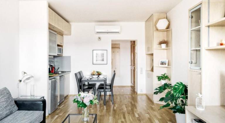 LIL Apartment with Stunning View, Parking & AC by EasyBNB Premium — photo 2