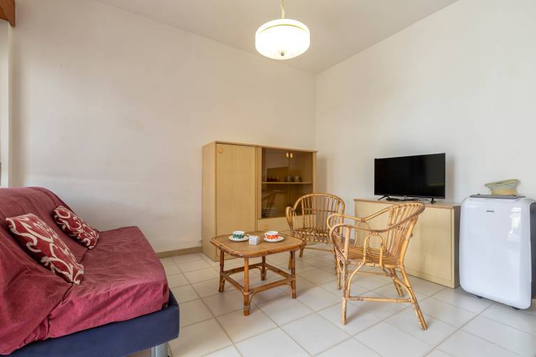 Holiday apartment with garden | City view — photo 2