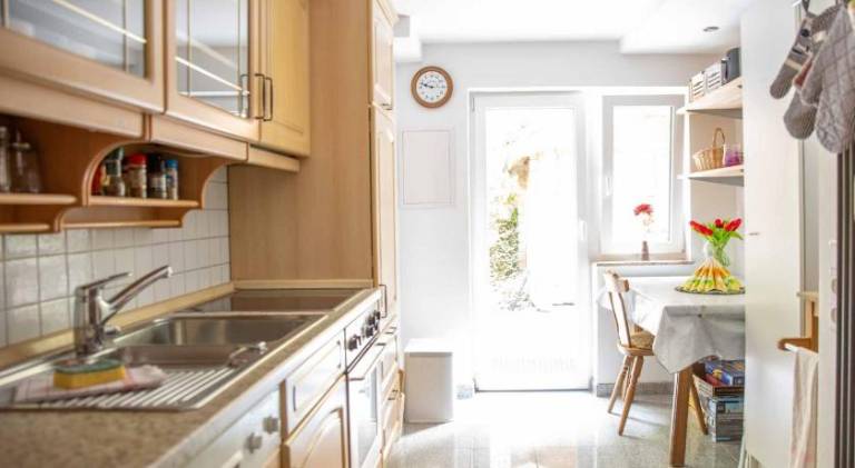 Apartment with yard & patio | Pet-friendly — photo 2