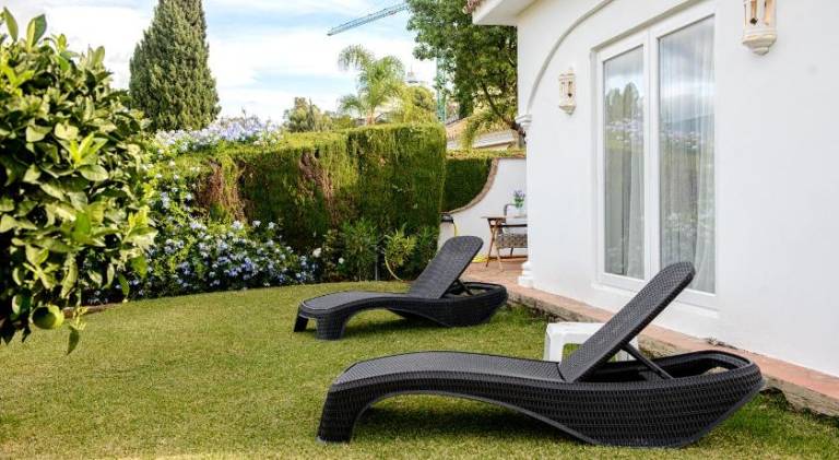 Fully equipped ample villa with patio, private pool & garden | Perfect for remote work | Pet-friendly — photo 4