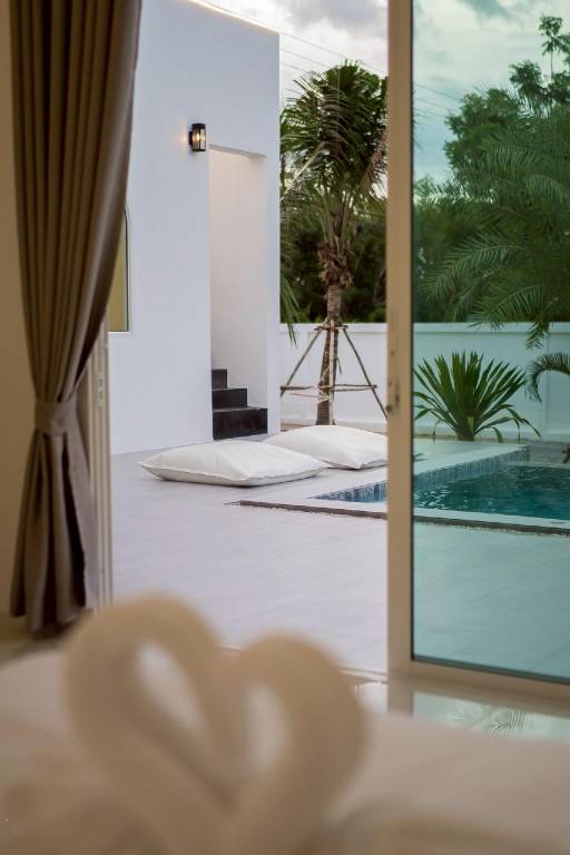 Child-friendly beautiful vacation home with yard, pool & BBQ | Perfect for remote work | Dogs allowed — photo 4
