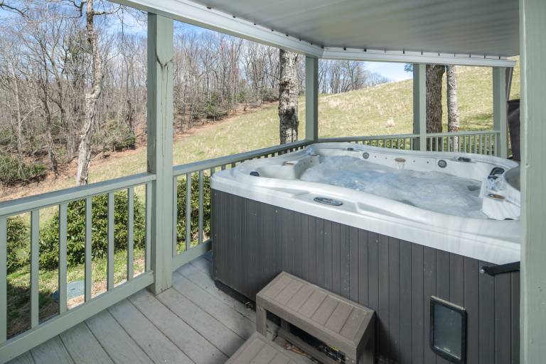 Child-friendly nice cabin with hot tub & barbeque | Mountain view | Pets are welcome — photo 2