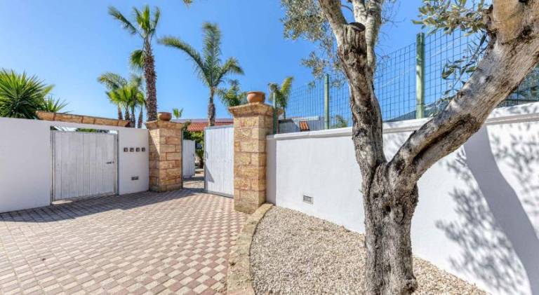 Serviced apartment with garden, patio & barbeque in Ugento