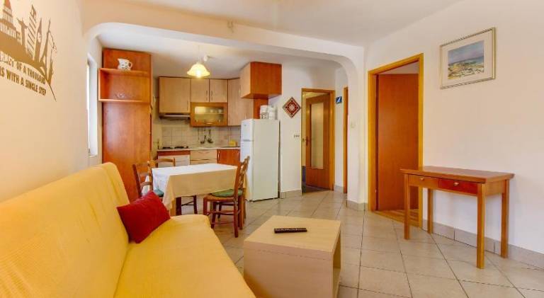 Holiday apartment with 2 rooms for 4 persons — photo 2