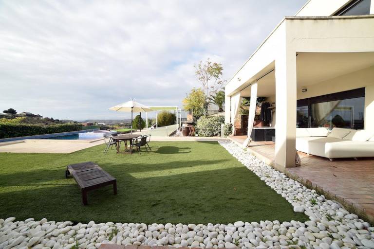 Vacation home with private pool, terrace & jacuzzi | Suitable for remote work — photo 5