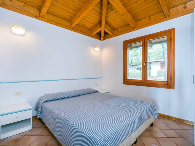 Children-friendly beautiful vacation home with patio, grill & pool | Beach nearby | Pets allowed — photo 5