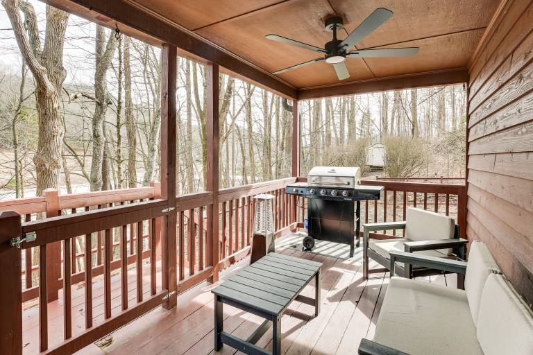 ‘Raley's Retreat’ w/ Hot Tub: 2 Mi to Dtwn Boone! in Boone, NC