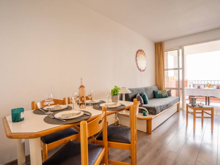 Apartment with pool, yard & terrace | Sea view — photo 3