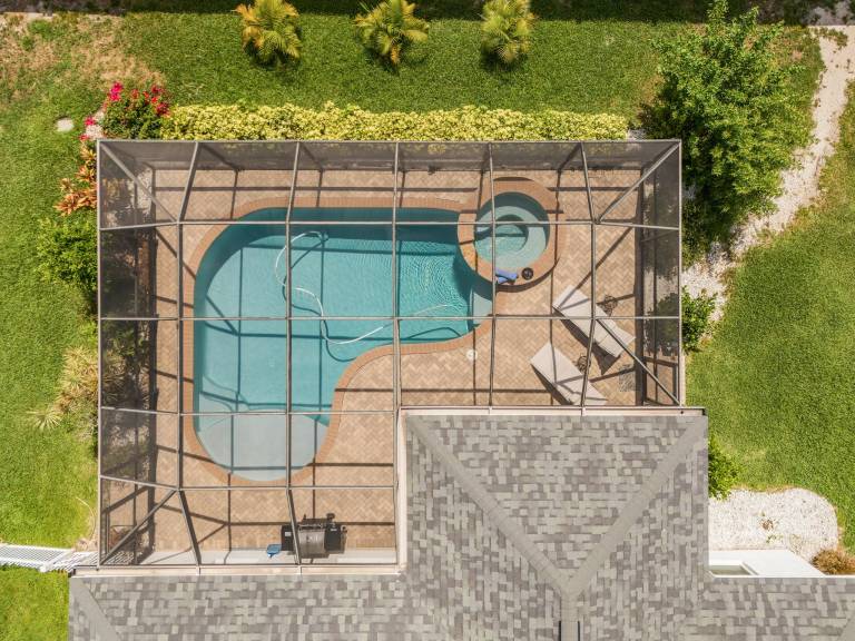 Family-oriented vacation home with hot tub, private pool & barbeque | Pets allowed — photo 2