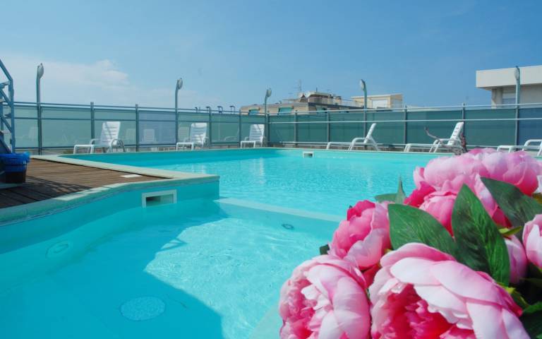Holiday apartment with yard & pool — photo 2