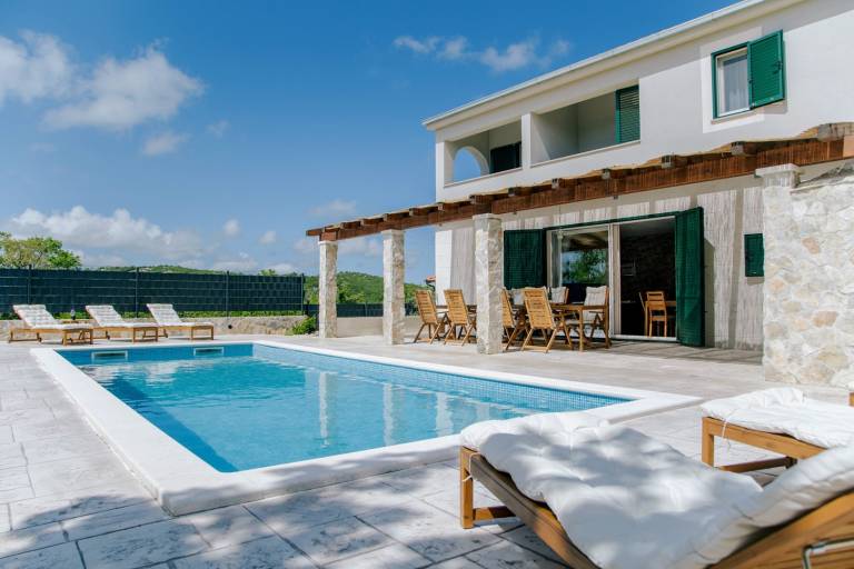 Vila  Bristivica