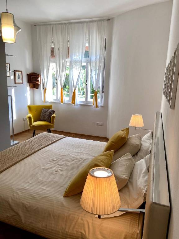Holiday apartment with terrace & yard — photo 2