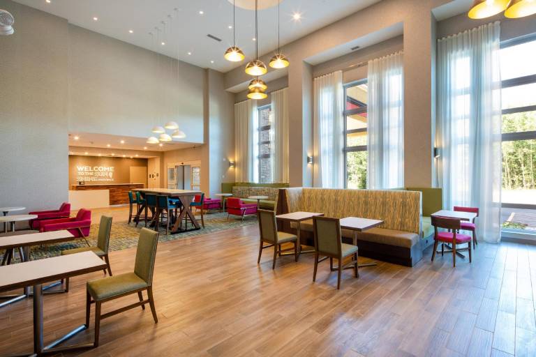 Hampton Inn & Suites by Hilton Edmonton St. Albert — photo 2