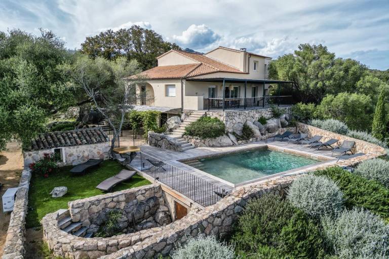 Villa with barbecue, terrace & yard | Sea view — photo 4