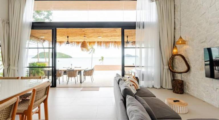 Villa with terrace & pool — photo 2