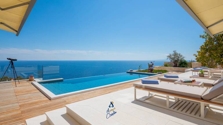 Fully equipped villa with pool, garden & patio | Pool view | Dogs allowed — photo 4