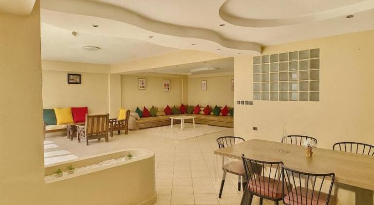 Apartment with yard — photo 4
