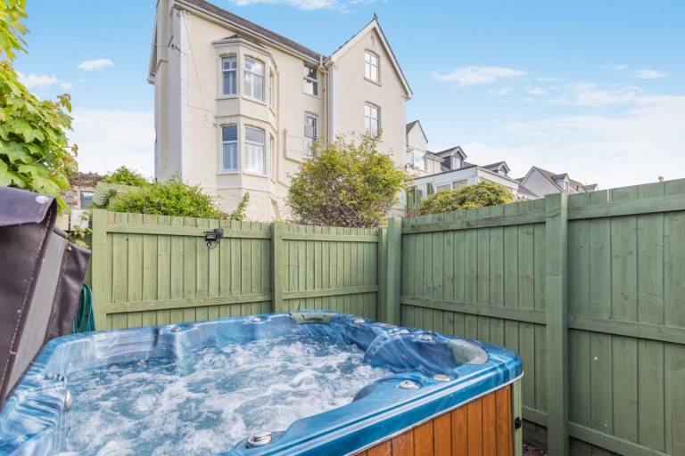 Fully equipped wonderful cottage with hot tub, garden & terrace | Water view | Pet-friendly — photo 2