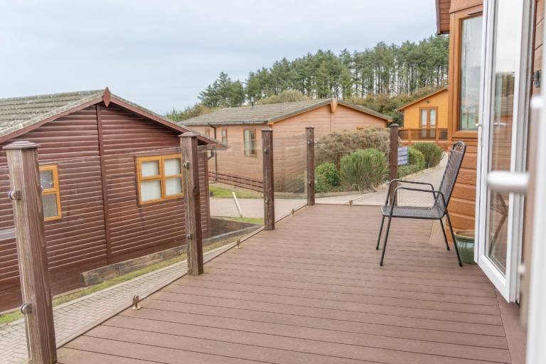 Lodge with patio — photo 4