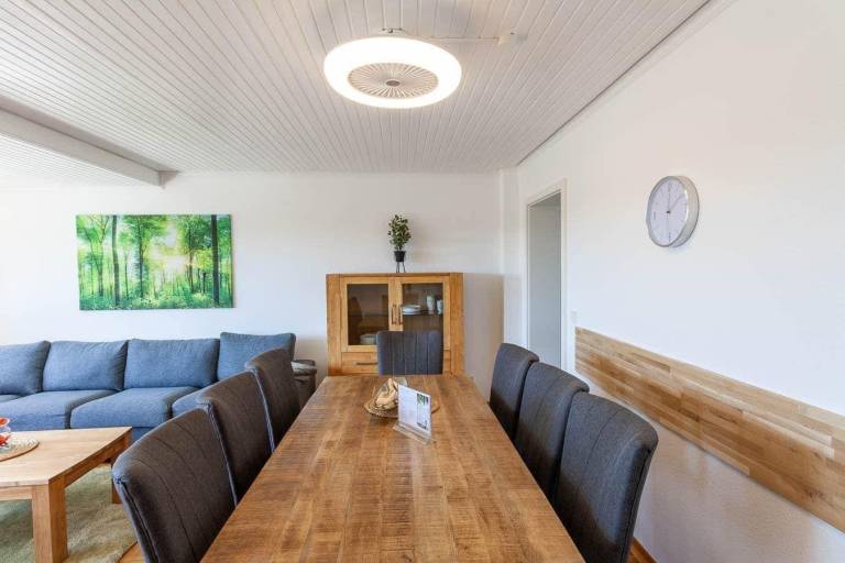 Vacation home with terrace, barbecue & yard — photo 2