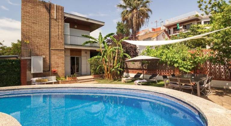 House with barbeque, private pool & yard — photo 4